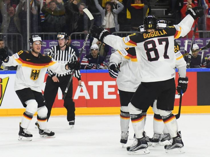 Jubel nach Patrick Hagers Siegtreffer. Foto: imago / Jan Huebner