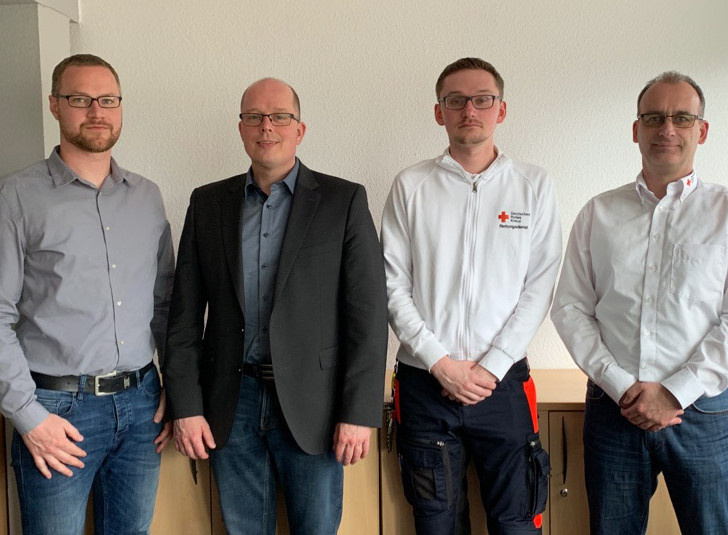 Dr. Torben Biester (Leitender Notarzt), Hendrik Voges (Ärztlicher Leiter Rettungsdienst), Christian Beismann (Organisatorischer Leiter Rettungsdienst) und Stefan Fries (Rettungsdienstleiter DRK). Foto: Landkreis Peine