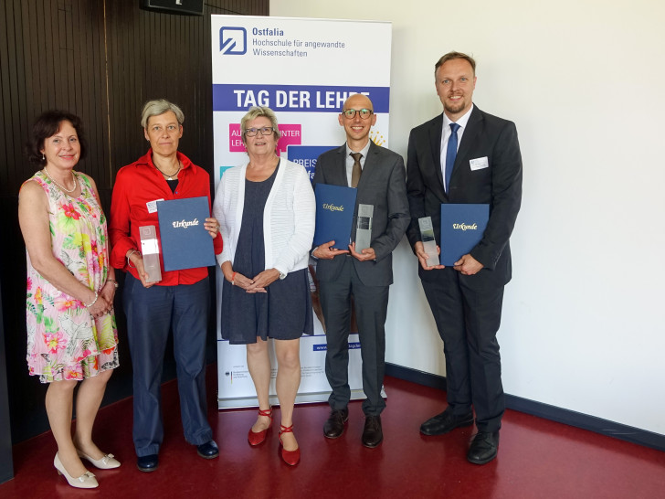 Prof. Dr. Susanne Stobbe, Prof. Dr. phil. Ariane Brenssell, Prof. Dr.-Ing. Dr. h.c. Rosemarie Karger, Prof. Dr. Stefan Küblböck, Prof. Dr.-Ing. Thorsten Uelzen. Foto: Ostfalia Hochschule