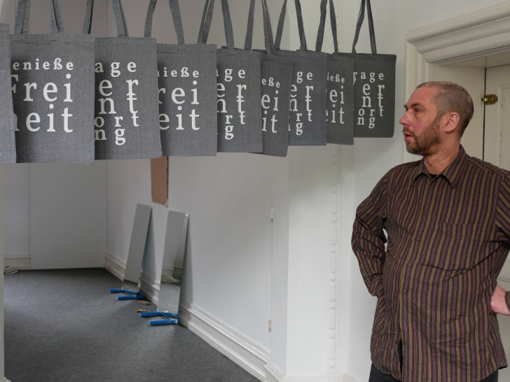Matthias Langer präsentiert in den Räumen des Kunstvereins seine Instalation. Fotos: Stadt Wolfenbüttel