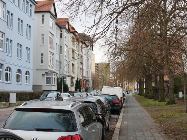 In der Amalienstraße werden nun zwei Querungshilfen durch Poller vor Falschparkern geschützt. Foto: Archiv/Robert Braumann