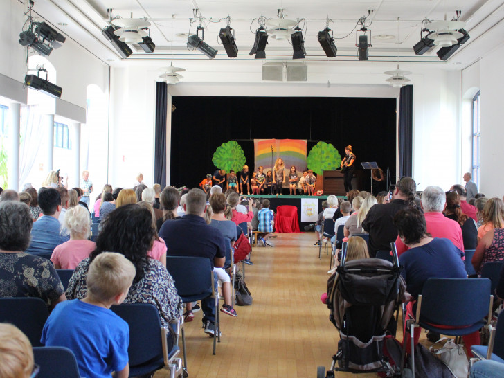 „Volles Haus" in der neuen Eulenspiegelhalle an der IGS Schöppenstedt. Fotos: Nick Wenkel