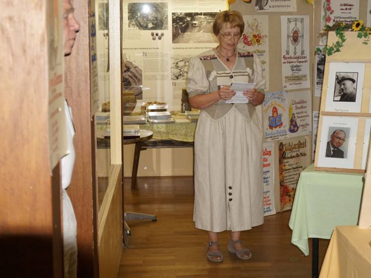 Bei der Eröffnung gab Dorothee Schacht zuerst einen Überblick über die 50 Jahre des Heimathauses. Fotos: Heimathaus