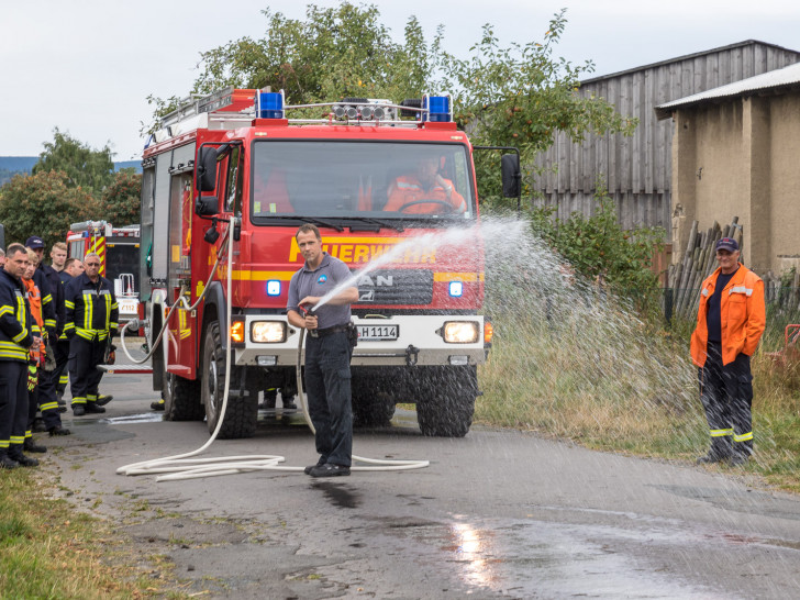 Vorführung der Brandbekämpfung mit der sogenannten Raupentechnik. Fotos: Feuerwehr Goslar