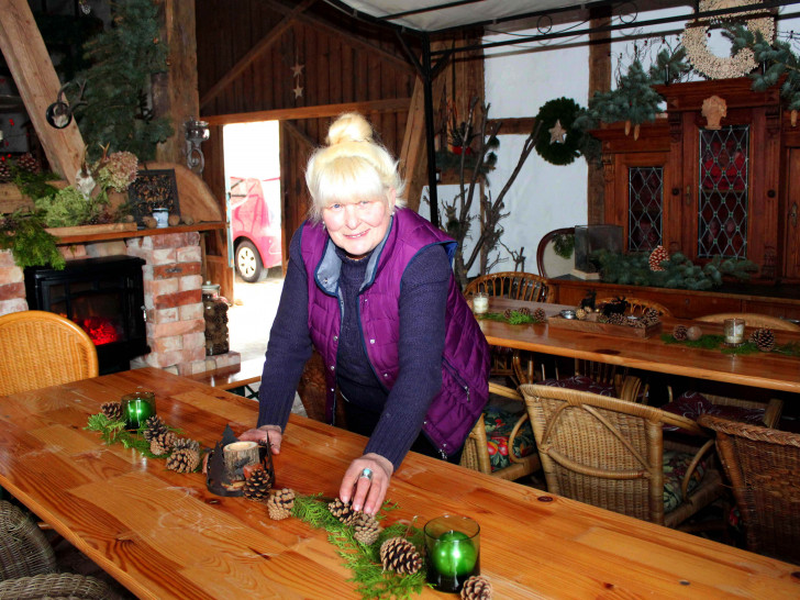 Am 26. November findet in Klein Biewende der Adventsbasar statt. Helga Dietrich freut sich schon auf viele Besucher. Foto: Bernd-Uwe Meyer