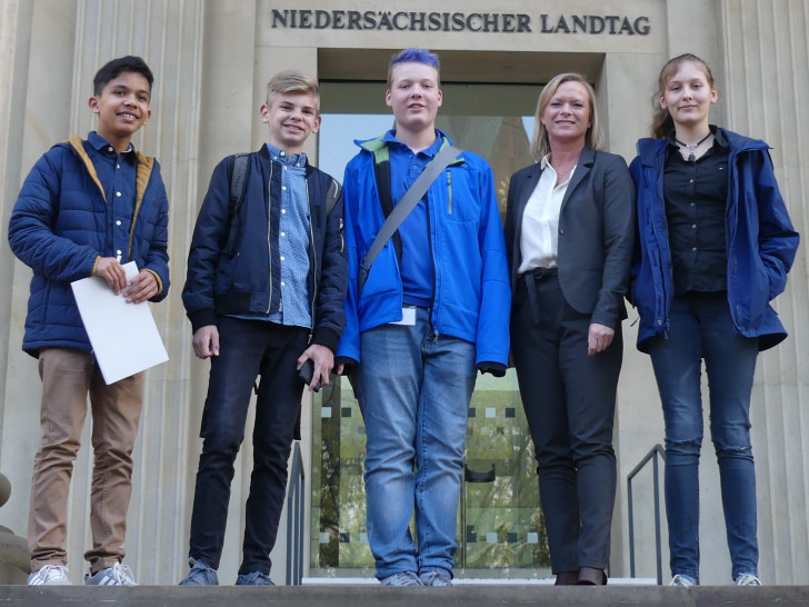 Lennart, Marek, Matthias, Dunja Kreiser und Johanna. Foto: SPD