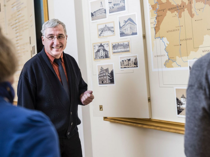 Autor Dr. Bernd Wedemeyer bei einer Führung im Schlossmuseum.
Foto: Schlossmuseum/Küstner
