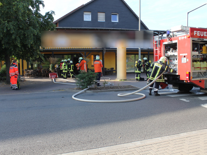 Die Feuerwehr musste zu einem brennenden Trafo ausrücken. Fotos: Freiwillige Feuerwehr Gemeinde Hohenhameln