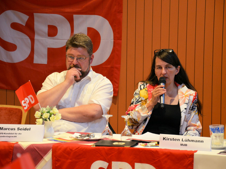 SPD-Bundestagskandidat Marcus Seidel und Bundestagsabgeordnete Kirsten Lühmann stellten sich den Fragen der Besucher. Foto: SPD