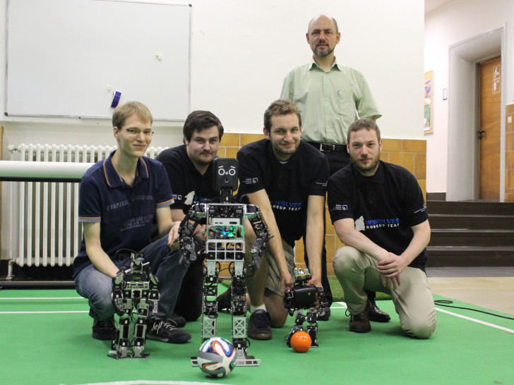 RoboCup-Team der Ostfalia präsentiert die verschiedenen Humanoid-Roboter. Foto: Max Förster