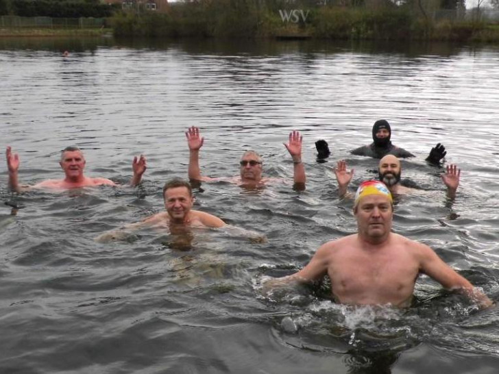 Die Eisschwimmer hatten viel Spaß im Fümmelsee. Foto: Andreas Meißler