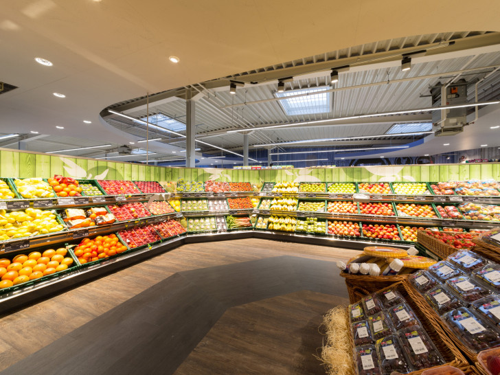 Hornburg kann bald wieder einkaufen. Der NP-Markt wird am 22. Oktober geöffnet. Hier: Obst- und Gemüseregal. Foto: EDEKA Minden-Hannover Stiftung & Co. KG 