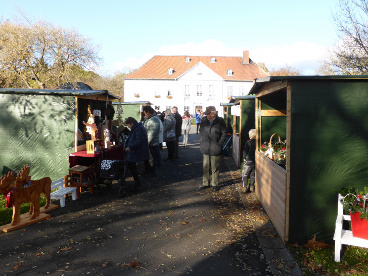 Die Budenstraße der Kastanienallee. Fotos: Seniorenbetreuung Schloß Schliestedt
