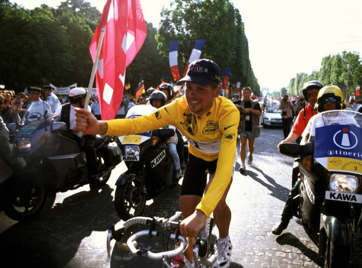 Jan Ullrich, hier 1997 in Paris als Sieger der Tour de France, startet im September beim Jedermann-Rennen in Braunschweig. Foto: imago/Kosecki