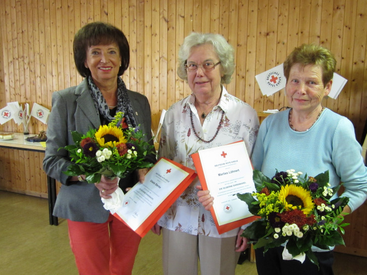 Von links: Gisela Stenke, Erdmuth Queißer, Marlies Löhnert. Foto: DRK Ortsverein