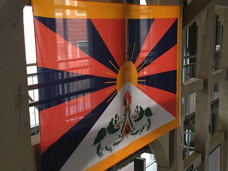Flagge für Tibet gehisst. Foto: Stadt Wolfenbüttel