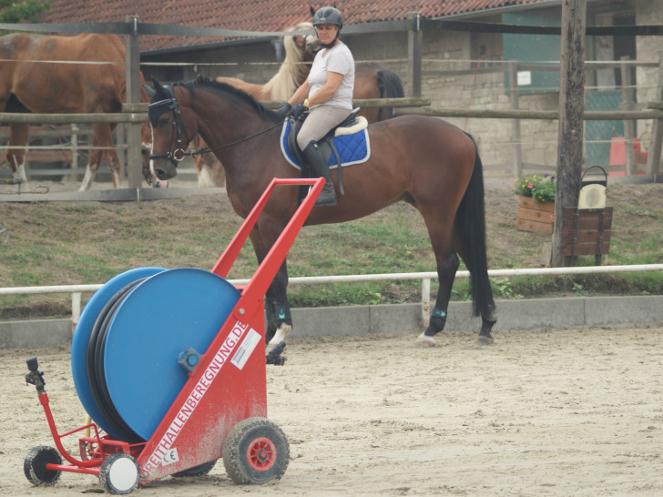 Mobile Beregungsanlage für die Reithalle. Foto: Reitsportgemeinschaft Asse e.V.