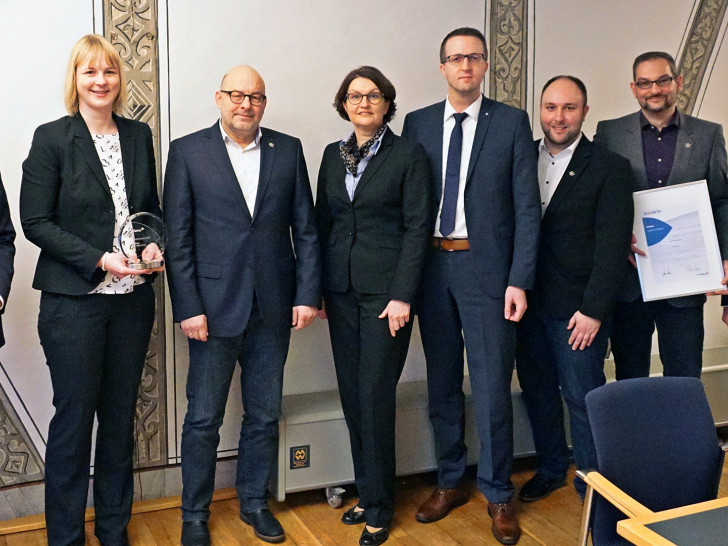 Knut Foraita, Silke Vopel, Udo Dankemeier, Bianca Bathke, Martin Sunder, Thorben Küsel, Axel Sievers, Henning Havekost (v. li.). Foto: Stadt Wolfenbüttel