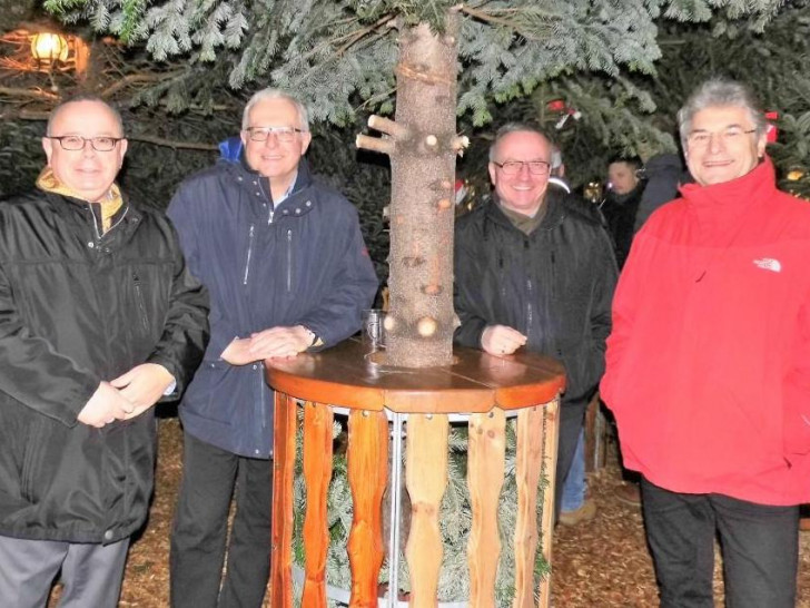 Der CDA-Kreisverband Wolfenbüttel ließ das Jahr 2017 mit einem Weihnachtsmarktbesuch ausklingen. Dabei waren (v. l.) Andreas Meißler, Klaus Hantelmann, Michael Hartig und Herbert Theissen. Foto: CDA