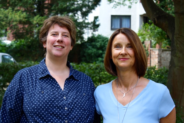 Neue und ehemalige Leitung der Lukas-Werk Fachambulanz Wolfenbüttel - Katrin Vosshage (links) und Simone Wieczorek. Foto: Evangelische Stiftung Neuerkerode 