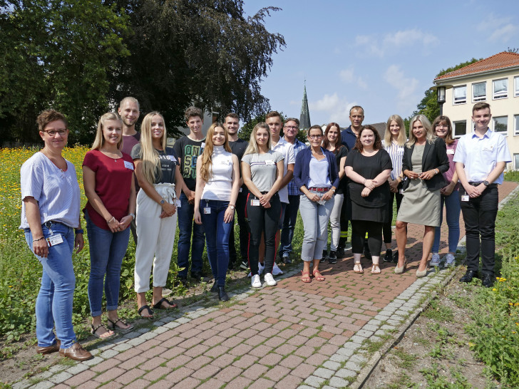 Kreissozialdezernentin Prof. Dr. Andrea Friedrich begrüßte alle Kolleginnen und Kollegen, die mit ihr am 1. August den Dienst beim Landkreis Peine antraten. Foto: Landkreis Peine 