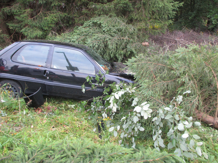 Das Fahrzeug der verunfallten Fahrerin. Foto: Polizei