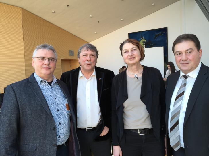 Helmut Greiner, Schwerbehindertenvertreter bei VW Salzgit- ter, Uwe Schummer, Beauftragte für Menschen mit Behinderungen der CDU/CSU- Fraktion im Deutschen Bundestag, Annelie Buntenbach, Mitglied des Geschäftsfüh- renden Bundesvorstands des Deutschen Gewerkschaftsbundes, Uwe Lagosky, MdB