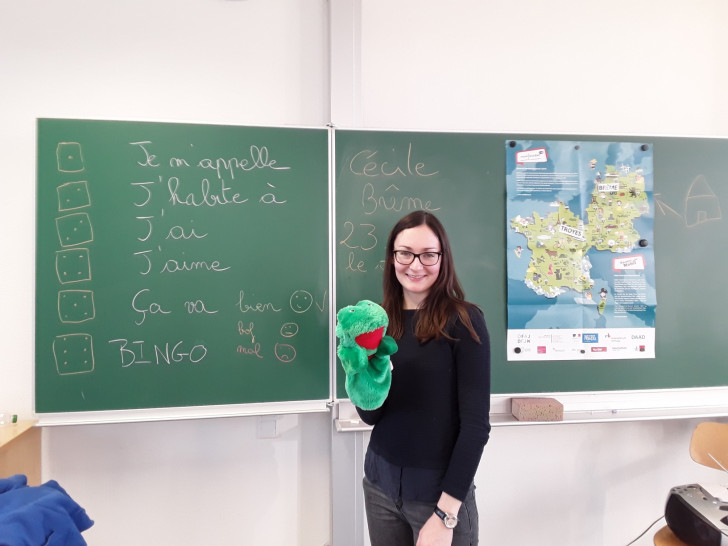Cécile und Handpuppenfrosch François sollten den fünften Klassen des THG die französische Sprache näherbringen.

Foto: THG