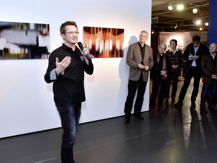 Kai Grüber eröffnete seine Ausstellung im AutoMuseum. Foto: Volkswagen