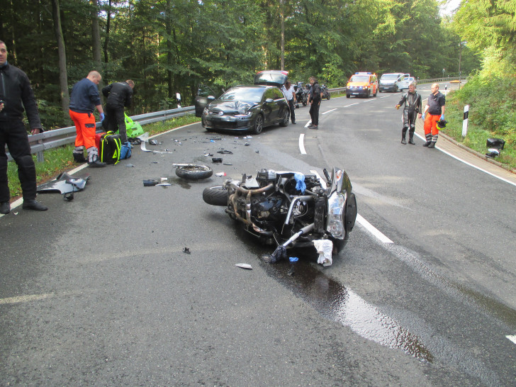 Der Motorradfahrer war in den Gegenverkehr geraten. Foto: Polizeiinspektion Goslar