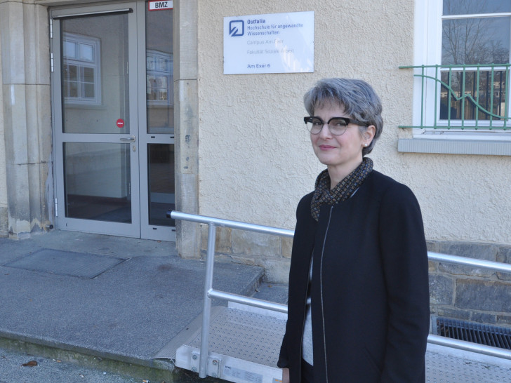Camelia Müller ist derzeit WoBau-Stipendiatin und studiert an der Fakultät Soziale Arbeit der Ostfalia. Foto: WoBau