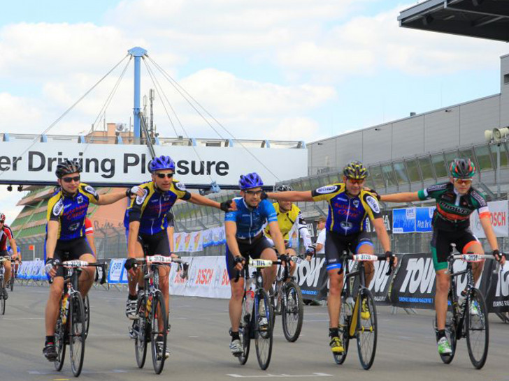 Einen tollen sportlichen Erfolg konnte Thorsten Ostrowski vom RSV Adler am Wochenende für sich verbuchen: Er belegte beim Radrennen „Rad am Nürburgring“ den 10. Platz von 300 Startern und fuhr persönliche Bestzeit. Foto: Kranz