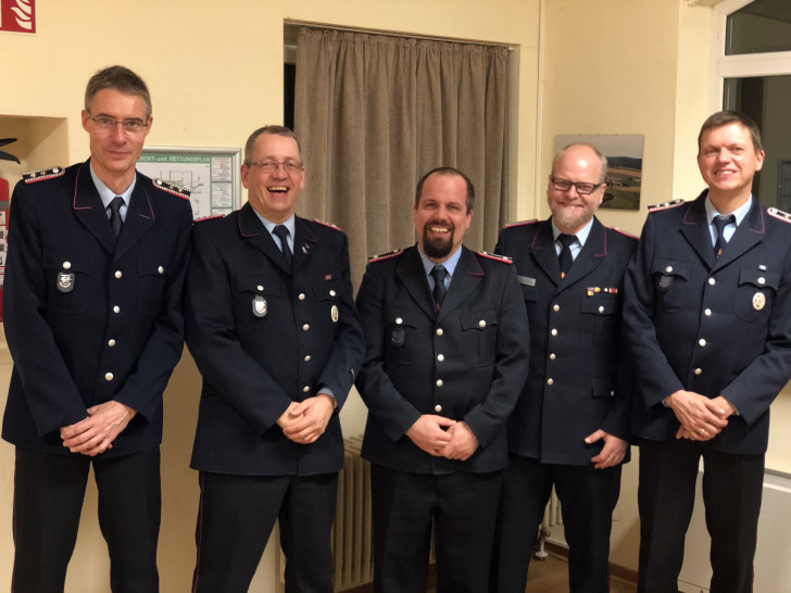 Von links: Hauptfeuerwehrmann Stefan Milch, stellvertretender Ortsbrandmeister Jan Sprenger, Oberfeuerwehrmann und Sicherheitsbeauftragter Christoph Stamprath, Ortsbrandmeister Tobias Breske und Kassenführer Holger Heinzel. Fotos: Feuerwehr Hemkenrode