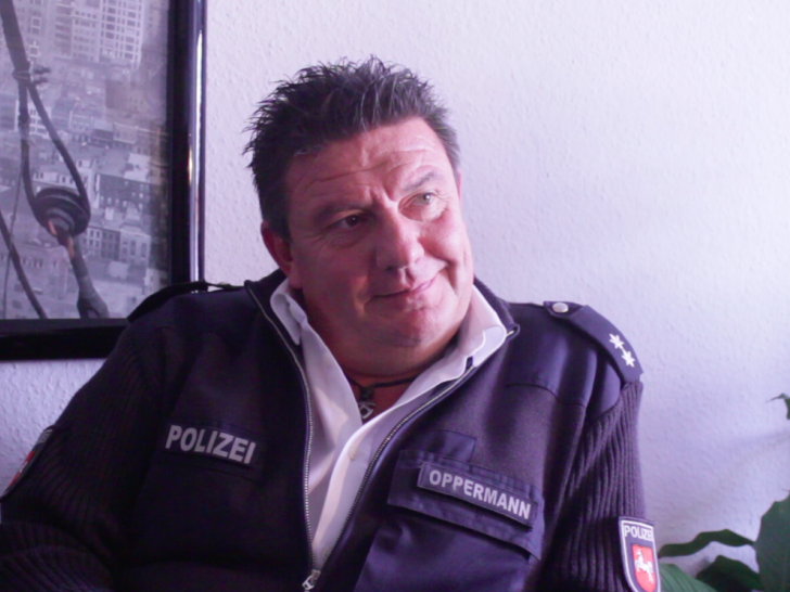 Frank Oppermann, Pressesprecher der Polizei Wolfenbüttel klärt noch einmal zum Enkeltrick auf. Video: Anke Donner 