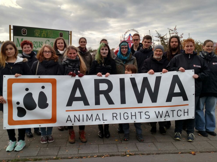 Fast 20 Tierrechtler, der Ortsgruppe ARIWA Braunschweig von Animal Rights Watch, protestierten am Wochenende. Foto: privat