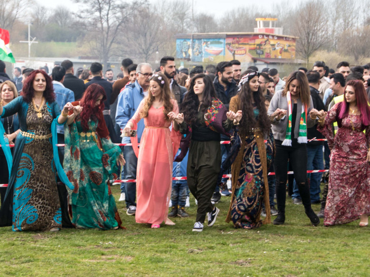 Unter anderem standen kurdische Tänze auf dem Programm. Foto: Rudolf Karliczek