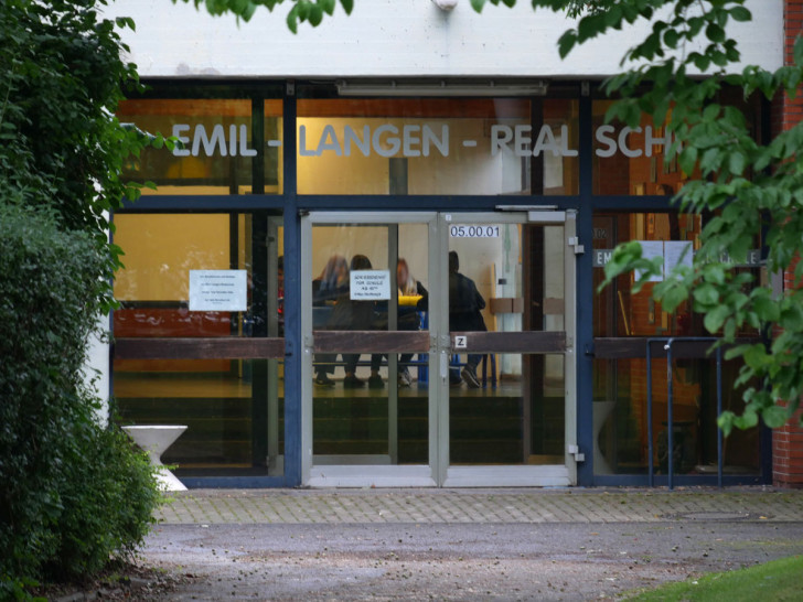 An der Emil-Lange-Realschule wurde ein Klassenraum erheblich verwüstet. Foto: Archiv