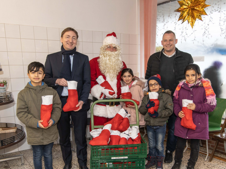 Kaufland und TAG Wohnen spendeten gemeinsam an die Tafel Salzgitter.

Foto: Rudolf Karliczek