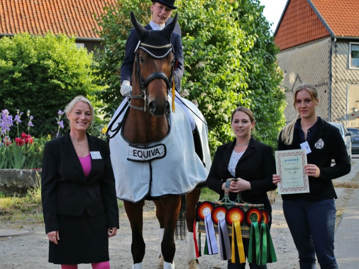 Sissy-Nadine Braband auf Hobbit, Anabell Schulz und Julia Altag (beide PSV Klein-Vahlberg).
Foto: Privat