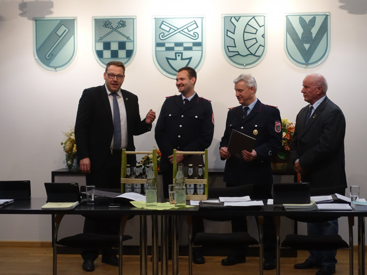 Die neuen Ämter wurden dankend angenommen.
Foto: Samtgemeinde Grasleben