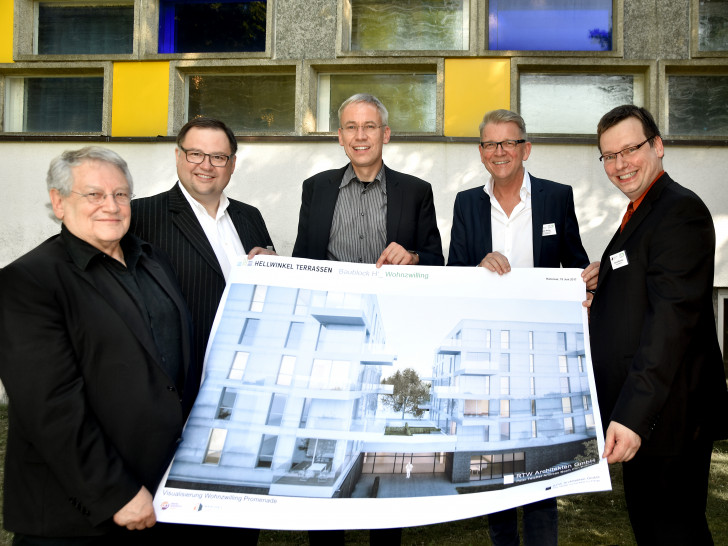 Professor Günter Pfeifer, Alexander Prokoptschuk, Kai-Uwe Hirschheide, Peter Teicher und Daniel Manthey. Foto: Stadt Wolfsburg/Lars Landmann