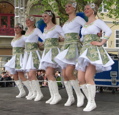 Bei dem Braunschweig International-Fest feiern sich Kulturen und Länder aus aller Welt auf dem Kohlmarkt. Foto: Stadt Braunschweig