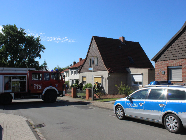 Die Feuerwehr Wolfenbüttel wurde am frühen Donnerstagabend in die Pestalozzistraße gerufen. Dort hatte in einem Einfamilienhaus der Rauchmelder angeschlagen. Foto: Anke Donner 