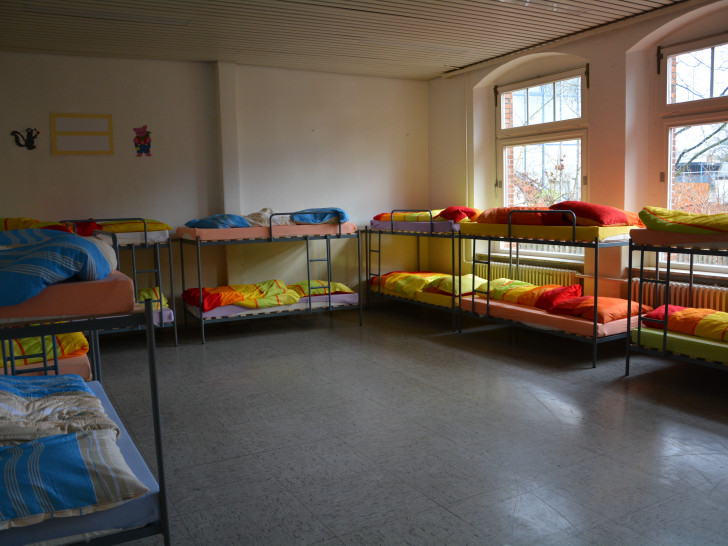 Leere Betten in der Gemeinschaftsunterkunft der Elm-Asse-Realschule. Foto: Jan Borner