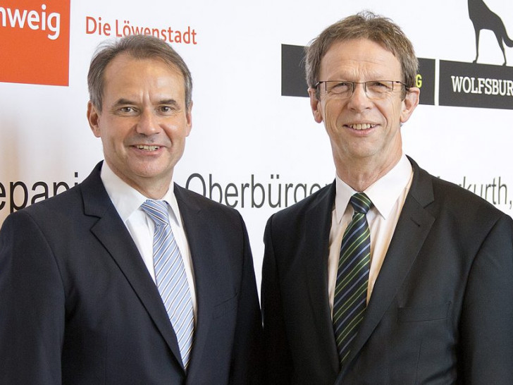 Die Oberbürgermeister von Braunschweig und Wolfsburg: Ulrich Markurth (links) und Klaus Mohrs. Foto: Stadt Braunschweig/Daniela Nielsen