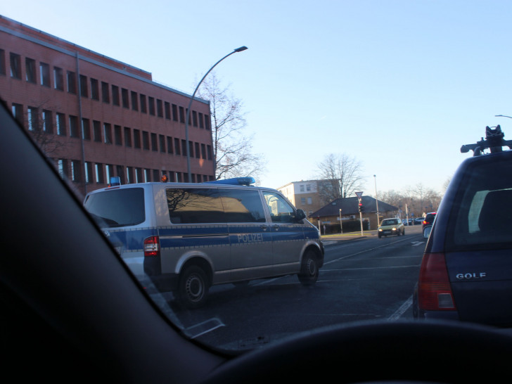 Die Polizei in Lebenstedt rückt aus. Symbolfoto: Alexander Panknin 