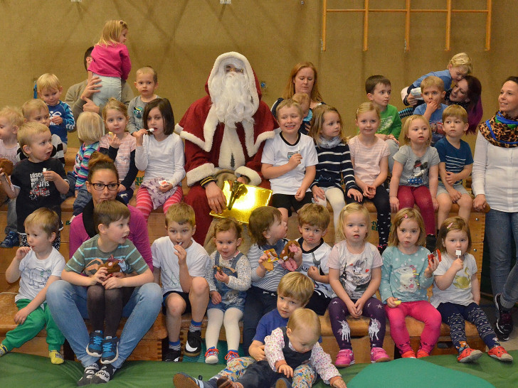Ganz besonderen Besuch erhielt die Eltern-Kind-Turngruppe des SV Fümmelse am Montag. Foto: privat