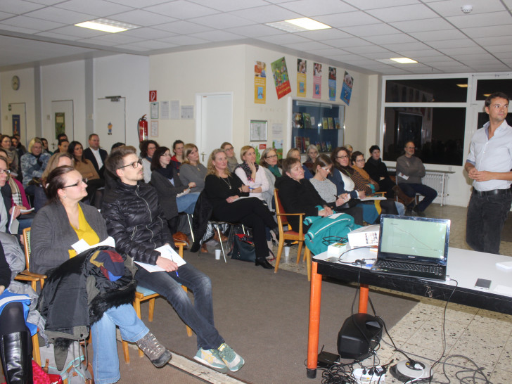 An der Grundschule Am Geitelplatz fand am Dienstagabend ein Vortrag zum Thema "Das Lernen lernen" statt. Fotos: Anke Donner