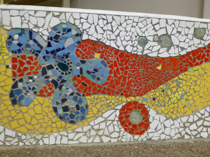 Das Mosaik wurde endlich eingeweiht. Fotos: Henriette-Breymann-Gesamtschule