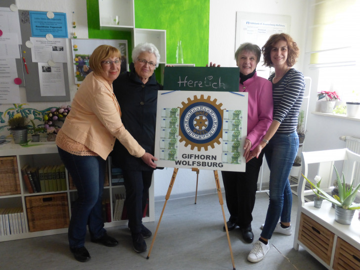 v.l.n.r.: Past-Präsidentin Monika Gasa, Gerda Gambal, Präsidentin Ines Köhler und Sozialarbeiterin Jasmin Hinze. Foto: Diakonie Gifhorn